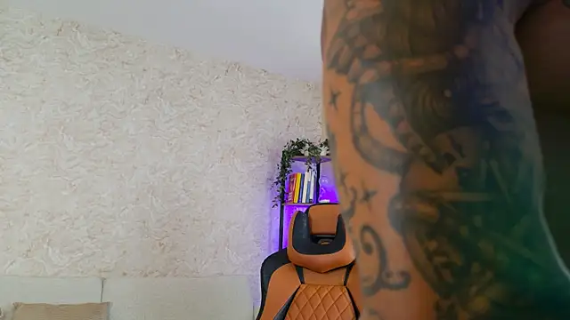 AdanReilly online show from January 4, 7:23 pm