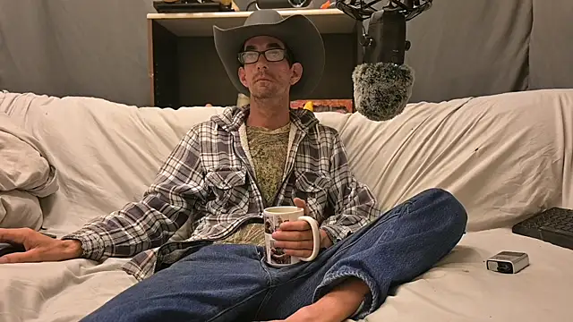 joeiandola online show from October 31, 6:00 pm