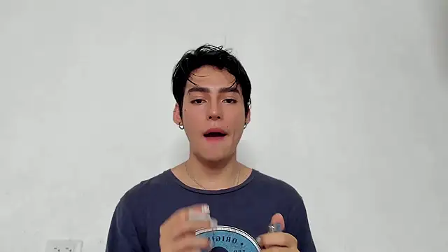 sebas rose online show from December 12, 4:32 pm