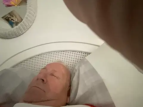 Bossinmidd12 online show from February 21, 10:17 am