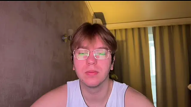 kiopiggy online show from November 12, 7:03 am