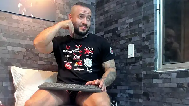 BruceDallas online show from April 6, 4:46 am