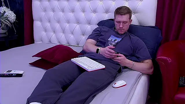 Snapshot of EthanPinkman chatting on October 1, 5:00 am EthanPinkman online show from October 1, 5:00 am