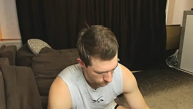 Snapshot of EthanPinkman chatting on February 18, 8:05 am EthanPinkman online show from February 18, 8:05 am