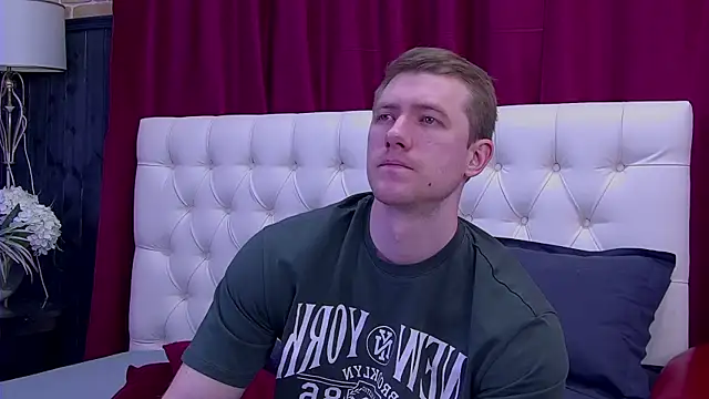 Snapshot of EthanPinkman chatting on October 5, 5:11 am EthanPinkman online show from October 5, 5:11 am