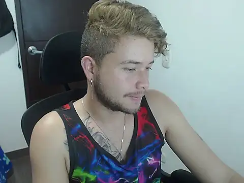 Snapshot of JOHANLEON1 chatting on October 24, 2:41 pm JOHANLEON1 online show from October 24, 2:41 pm