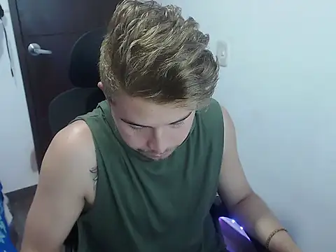 Snapshot of JOHANLEON1 chatting on October 10, 3:39 pm JOHANLEON1 online show from October 10, 3:39 pm