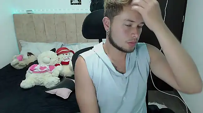 Snapshot of JOHANLEON1 chatting on January 19, 12:38 am JOHANLEON1 online show from January 19, 12:38 am