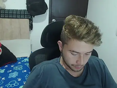 Snapshot of JOHANLEON1 chatting on October 21, 5:27 pm JOHANLEON1 online show from October 21, 5:27 pm