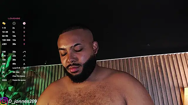 Snapshot of DilanJonnes_ chatting on October 2, 8:35 pm DilanJonnes  online show from October 2, 8:35 pm