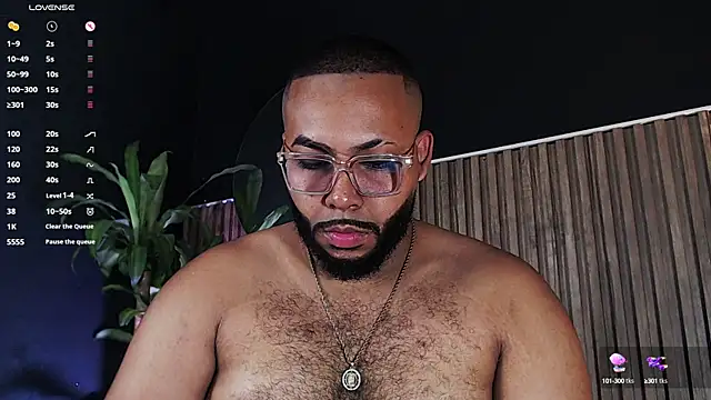 Snapshot of DilanJonnes_ chatting on December 22, 10:04 pm DilanJonnes  online show from December 22, 10:04 pm