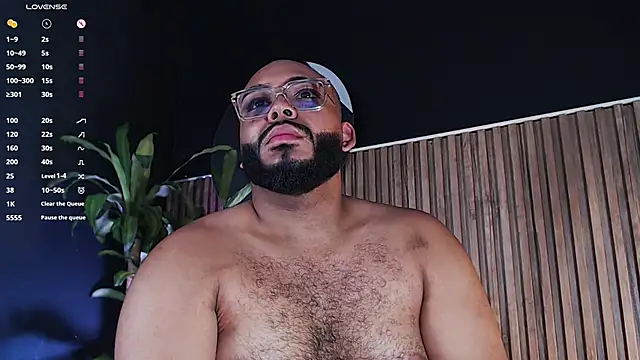 Snapshot of DilanJonnes_ chatting on December 24, 10:06 pm DilanJonnes  online show from December 24, 10:06 pm