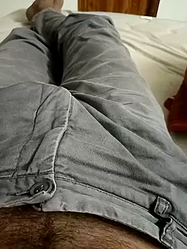 Snapshot of You_are__mine_ chatting on December 10, 7:37 am You are  mine  online show from December 10, 7:37 am