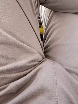 Snapshot of You_are__mine_ chatting on October 25, 8:49 am You are  mine  online show from October 25, 8:49 am