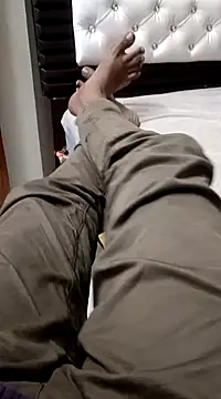 Snapshot of You_are__mine_ chatting on December 21, 7:56 am You are  mine  online show from December 21, 7:56 am