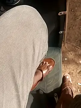 Snapshot of You_are__mine_ chatting on September 28, 9:51 am You are  mine  online show from September 28, 9:51 am