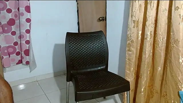 Snapshot of Muscle_Brown10 chatting on December 10, 9:23 am Muscle Brown10 online show from December 10, 9:23 am