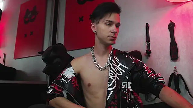 Snapshot of Joseph__Quinn chatting on February 19, 8:01 am Joseph  Quinn online show from February 19, 8:01 am