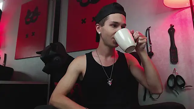 Snapshot of Joseph__Quinn chatting on March 3, 8:01 am Joseph  Quinn online show from March 3, 8:01 am