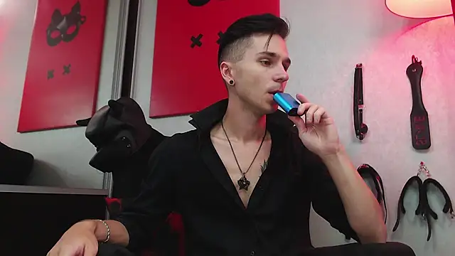 Snapshot of Joseph__Quinn chatting on March 17, 10:06 am Joseph  Quinn online show from March 17, 10:06 am