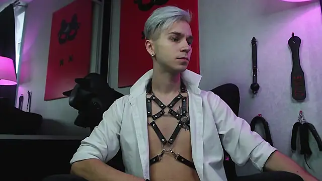 Snapshot of Joseph__Quinn chatting on December 13, 8:43 am Joseph  Quinn online show from December 13, 8:43 am