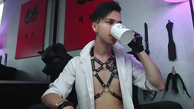 Snapshot of Joseph__Quinn chatting on February 18, 8:27 am Joseph  Quinn online show from February 18, 8:27 am