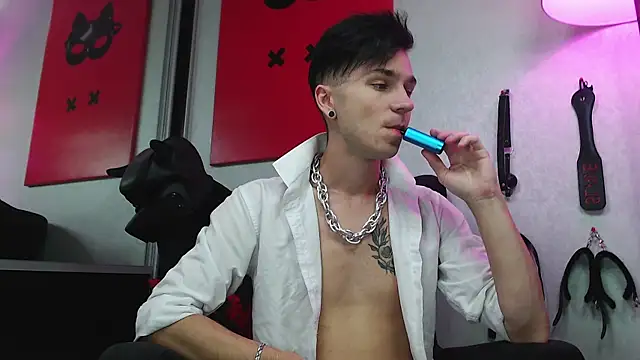 Snapshot of Joseph__Quinn chatting on March 18, 8:06 am Joseph  Quinn online show from March 18, 8:06 am