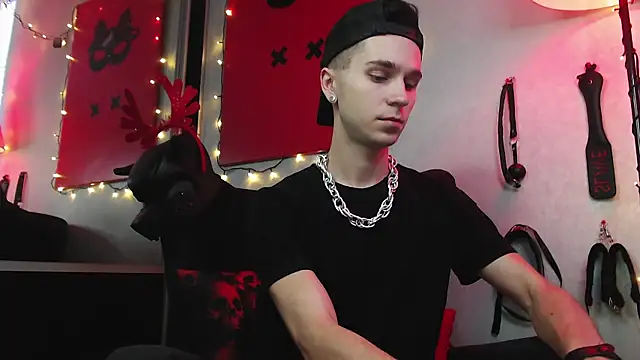 Snapshot of Joseph__Quinn chatting on January 4, 9:00 am Joseph  Quinn online show from January 4, 9:00 am