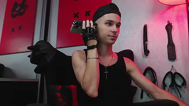 Snapshot of Joseph__Quinn chatting on March 8, 9:46 am Joseph  Quinn online show from March 8, 9:46 am