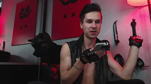 Snapshot of Joseph__Quinn chatting on March 2, 2:15 pm Joseph  Quinn online show from March 2, 2:15 pm