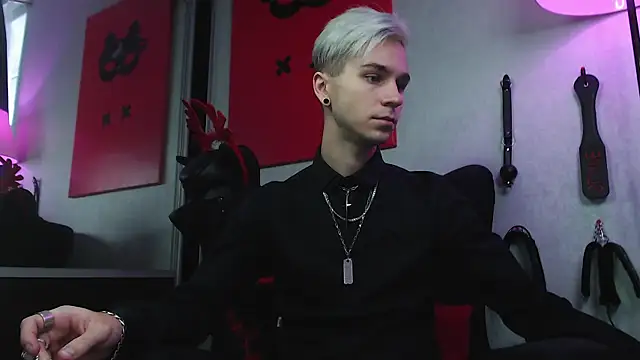 Snapshot of Joseph__Quinn chatting on December 18, 7:58 am Joseph  Quinn online show from December 18, 7:58 am