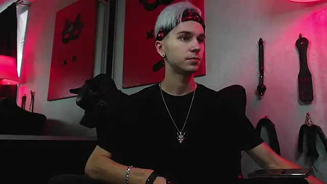 Snapshot of Joseph__Quinn chatting on December 10, 9:01 am Joseph  Quinn online show from December 10, 9:01 am