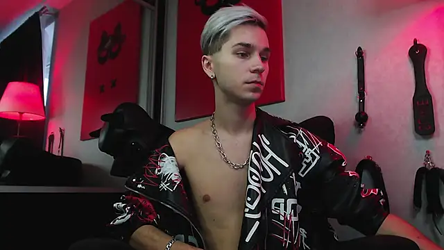 Snapshot of Joseph__Quinn chatting on December 5, 9:06 am Joseph  Quinn online show from December 5, 9:06 am