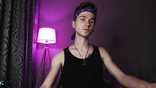 Snapshot of Joseph__Quinn chatting on October 7, 2:32 pm Joseph  Quinn online show from October 7, 2:32 pm