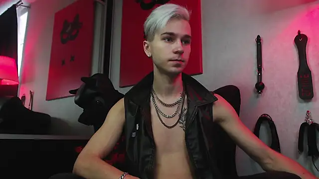 Snapshot of Joseph__Quinn chatting on December 17, 8:01 am Joseph  Quinn online show from December 17, 8:01 am