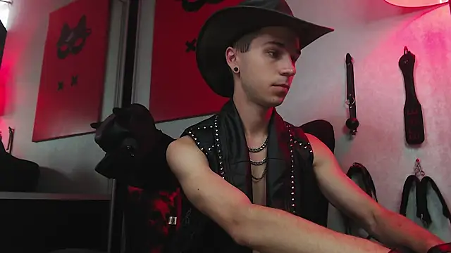 Snapshot of Joseph__Quinn chatting on February 23, 8:22 am Joseph  Quinn online show from February 23, 8:22 am