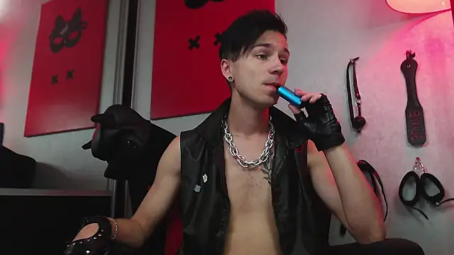 Snapshot of Joseph__Quinn chatting on February 26, 8:48 am Joseph  Quinn online show from February 26, 8:48 am