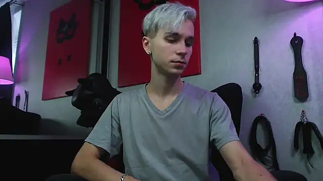 Snapshot of Joseph__Quinn chatting on December 15, 11:23 am Joseph  Quinn online show from December 15, 11:23 am