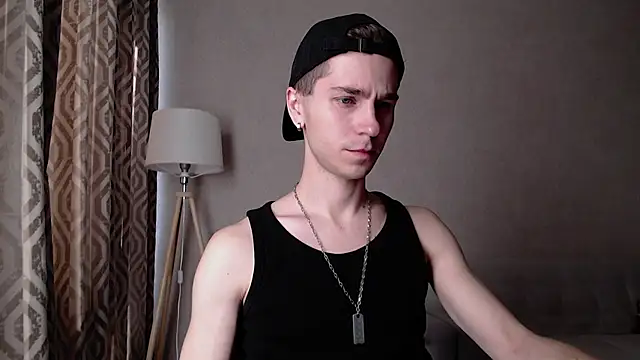 Snapshot of Joseph__Quinn chatting on October 2, 9:35 am Joseph  Quinn online show from October 2, 9:35 am