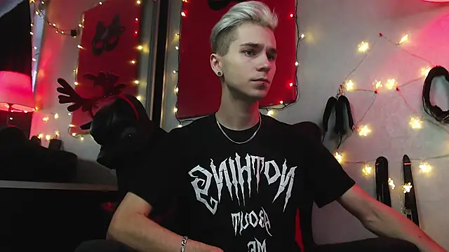 Snapshot of Joseph__Quinn chatting on December 23, 11:04 am Joseph  Quinn online show from December 23, 11:04 am