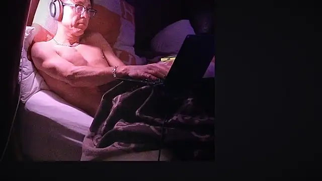 YouLikeBigDick9 online show from January 31, 8:22 am