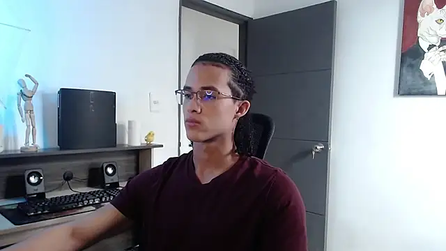 Snapshot of alejo_x3 chatting on February 17, 7:53 pm alejo x3 online show from February 17, 7:53 pm