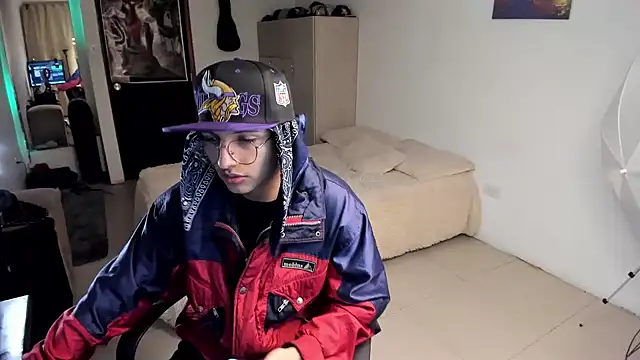 a lejandro 0 8 online show from December 12, 1:10 am