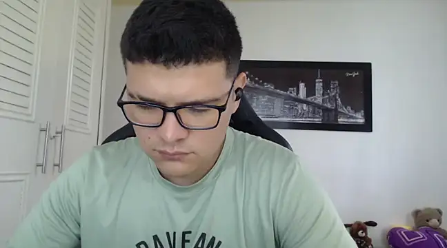 Plug Control online show from February 5, 1:33 pm