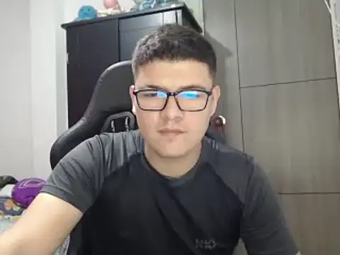 Plug Control online show from March 5, 8:55 pm