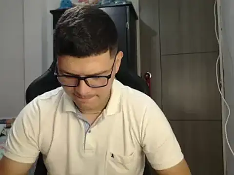 Plug Control online show from March 4, 2:21 pm