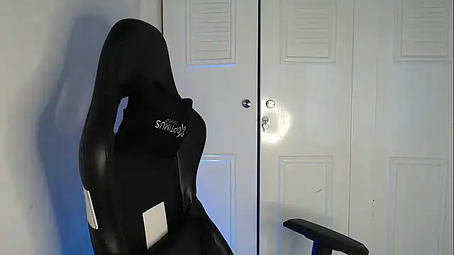 Plug Control online show from September 15, 2:18 pm