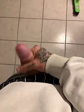 Snapshot of YoungDick25 chatting on October 30, 10:00 pm YoungDick25 online show from October 30, 10:00 pm