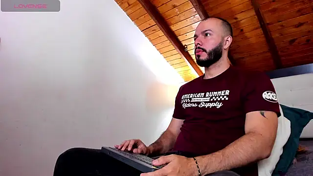 Tom Bailey online show from December 21, 1:08 pm