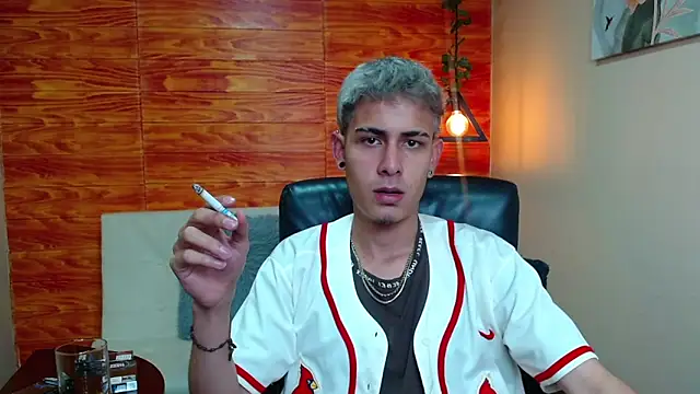 Snapshot of Bastiaan_28 chatting on December 20, 1:36 am Bastiaan 28 online show from December 20, 1:36 am